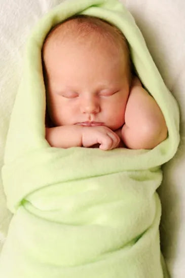 Benefits of Swaddling with 7 Swaddle safety tips
